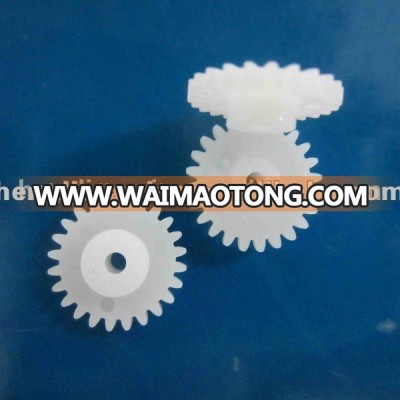 Plastic pinion gear for DC motor